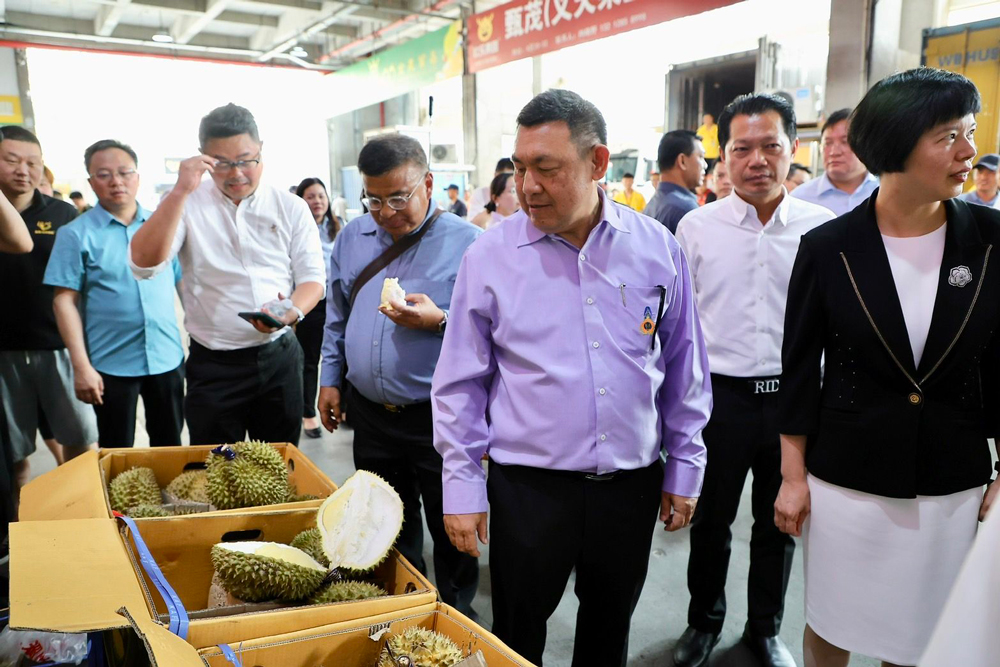 ธรรมนัสลุยจีนสำรวจตลาดค้าส่งผลไม้ ปลื้มคุณภาพทุเรียนไทยผลไม้ไทยดีต่อเนื่อง