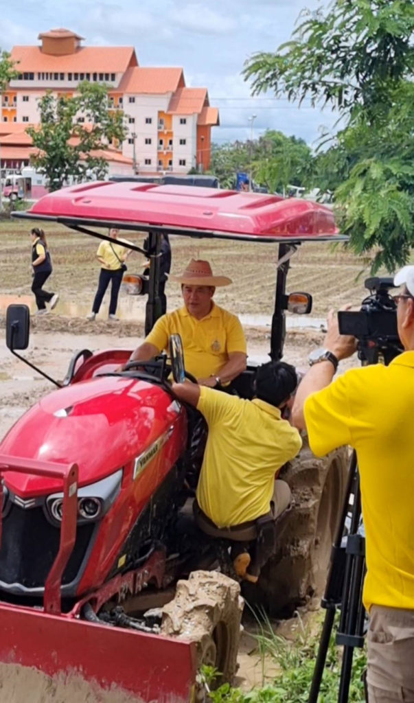 “ธรรมนัส" เปิดงานถ่ายทอดเทคโนโลยีการผลิตเมล็ดพันธุ์ข้าวของศูนย์ข้าวชุมชน เฉลิมพระเกียรติ 72 พรรษา