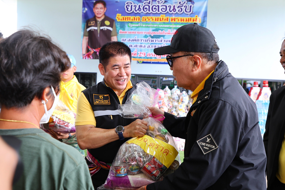 รมว.ธรรมนัส ลงพื้นที่ด่วนติดตามสถานการณ์อุทกภัยในพื้นที่จังหวัดจันทบุรีและตราด