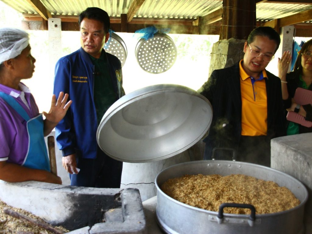 กรมการข้าว นำสื่อมวลชนทัวร์ 4 ศูนย์ข้าวชุมชนต้นแบบ ศูนย์กลางพัฒนาองค์กรชาวนาสุดเจ๋ง!!