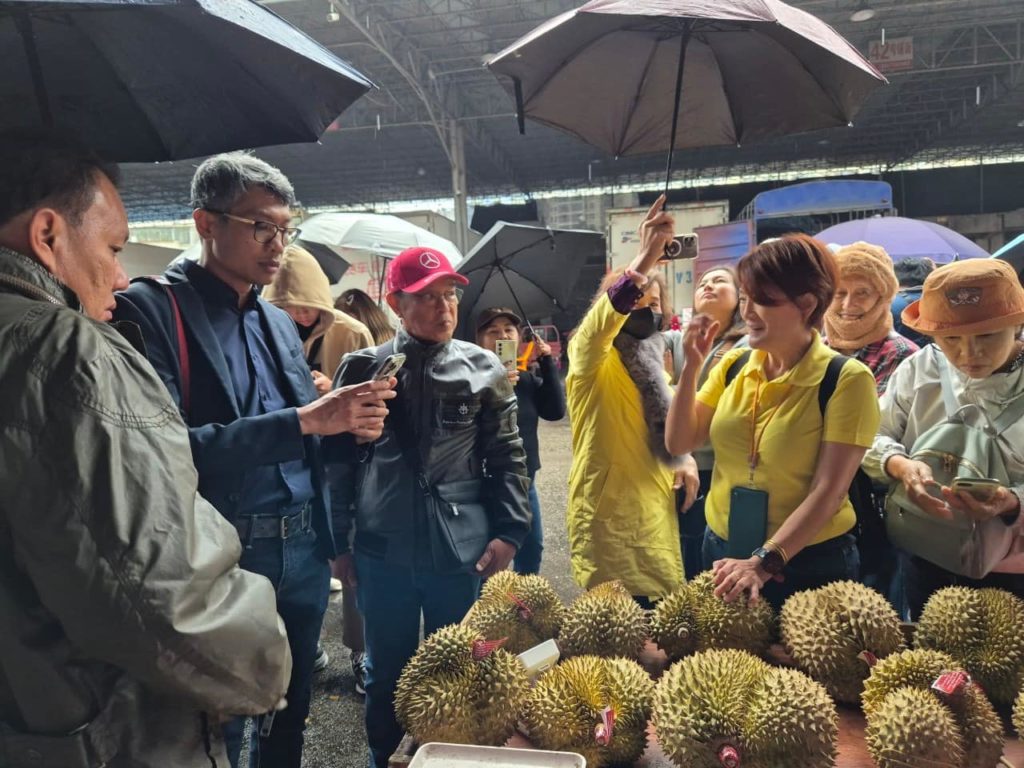 สำรวจตลาดทุเรียนเมืองไห่หนาน